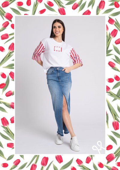 Magenta Árkád nyári póló – fehér, piros csíkos ujj, laza fazon