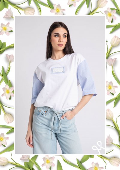 Magenta Árkád nyári póló – laza, ejtett vállú, márkás fazon