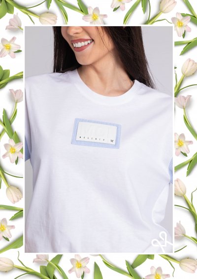 Magenta Árkád nyári póló – laza, ejtett vállú, márkás fazon