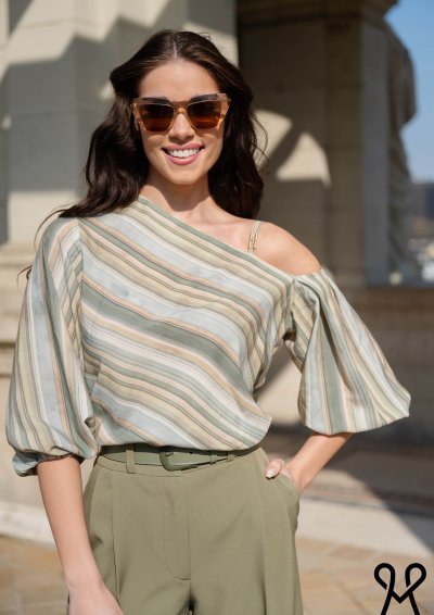 Csíkos félvállas bő ujjú felső – Magenta Árkád nyári kollekció