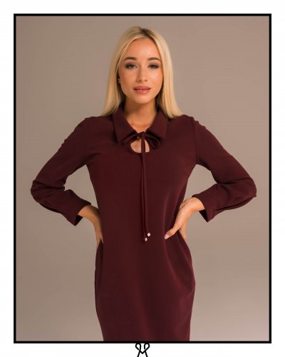 Magenta Árkád - Bordó puntó ruha kivágással | Őszi kollekció
