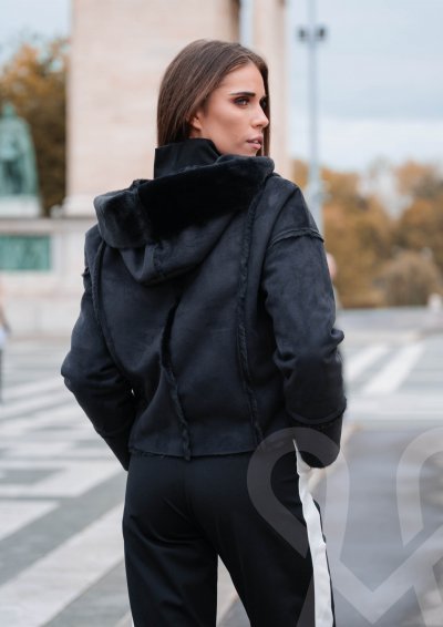 Magenta Árkád Fekete színű kapucnis műirha kiskabát 