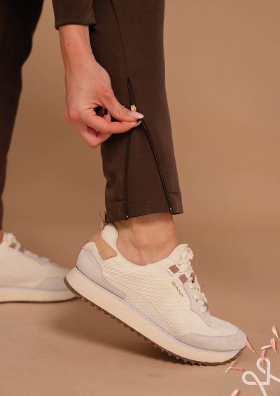 Csokibarna nadrág női gumis derékkal – Magenta Árkád