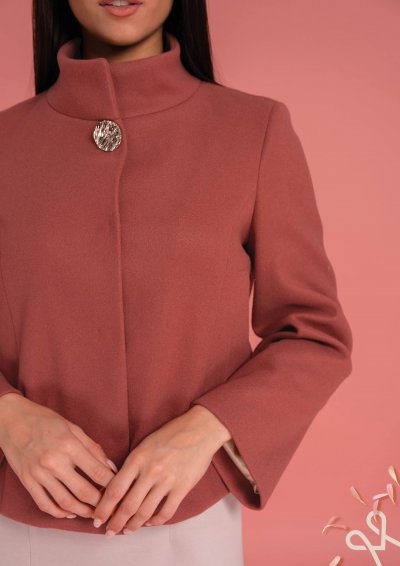 Sötét mályva női rövid kabát díszgombbal – Magenta Árkád