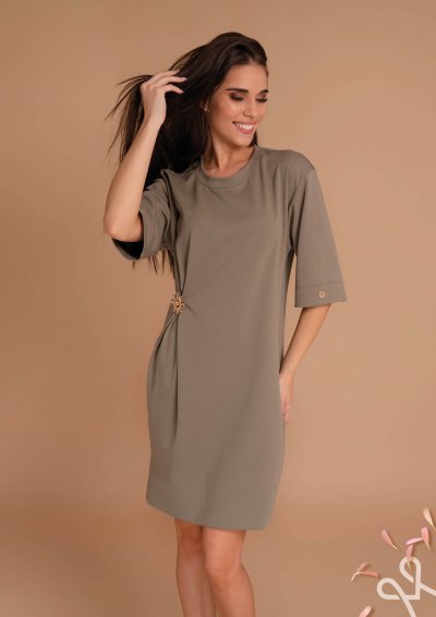 Khaki női térd fölé érő ruha díszített részletekkel – Magenta Árkád