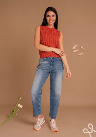 Terrakotta női kötött mellény kerek nyakkal – Magenta Árkád
