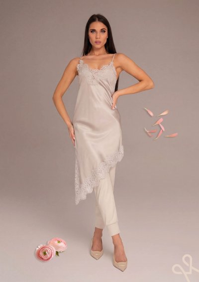 Ezüst szatén-csipke ruha spagetti pántokkal – Magenta Árkád