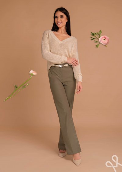 Vaj színű női kötött pulóver V-kivágással – Magenta Árkád