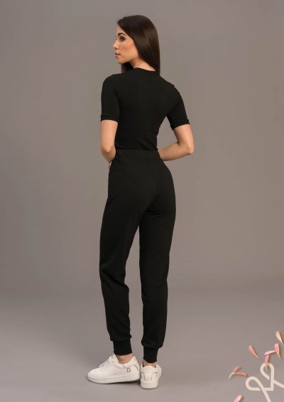 Fekete passzés puntó nadrág szegecses díszítéssel – Magenta Árkád 