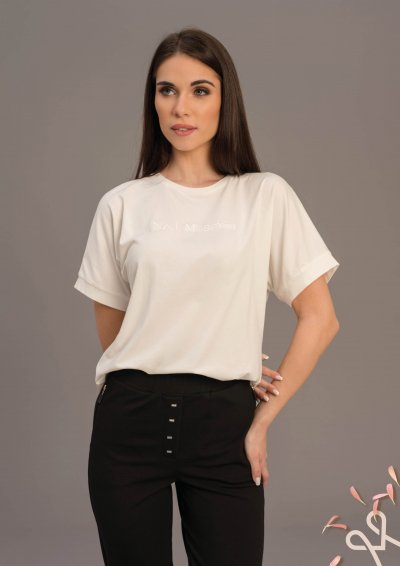 Vaj színű viszkóz póló hímzéssel – Magenta Árkád