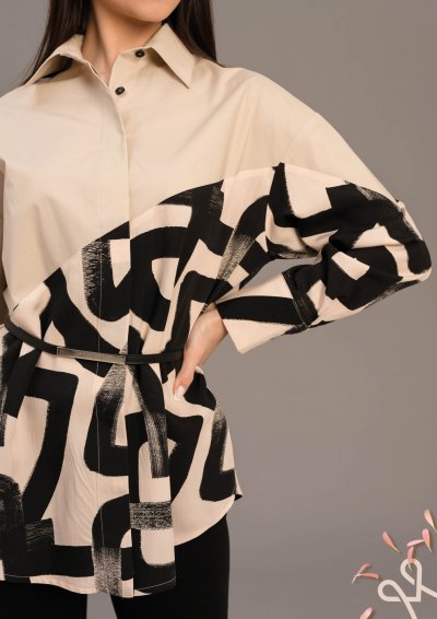 Laza bő fazonú vászon ing asszimetrikus díszítéssel