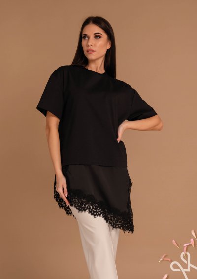 Fekete bő fazonú felső csipkés-szatén aljjal - Magenta Árkád