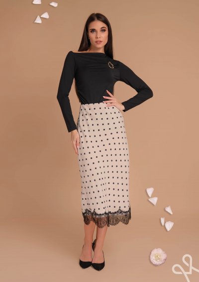 Fekete csónaknyakú felső arany dísszel - Magenta Árkád 