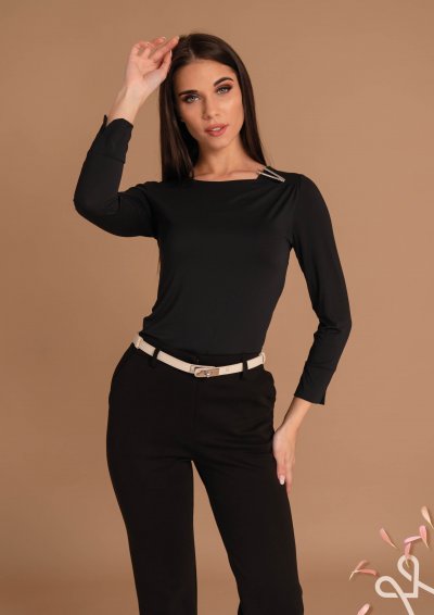 Fekete alakot követő elasztikus felső - Magenta Árkád