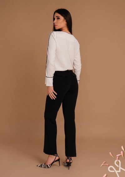 Fekete egyenes szárú nadrág zsebekkel - Magenta Árkád