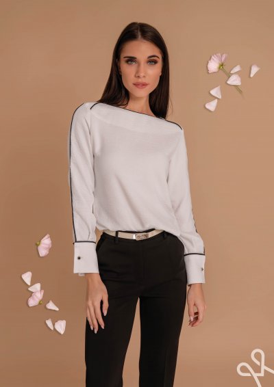 Vajszínű csónaknyakú felső fekete szegéllyel - Magenta Árkád 