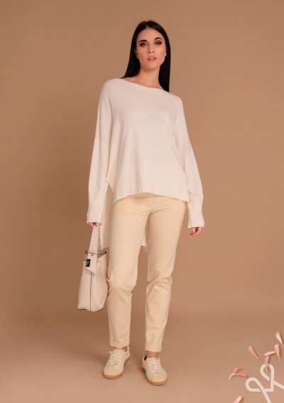 Fehér csónak nyakú pulóver hosszított hátrésszel – Magenta Árkád