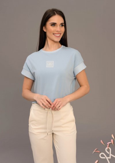 Kék viszkóz női felső bordás részletekkel – Magenta Árkád